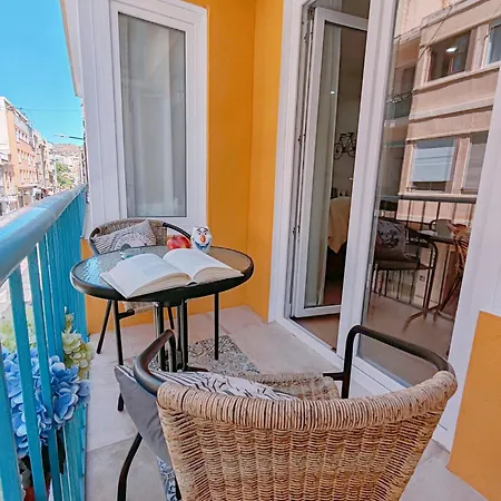 Apartment Central Market. Design Close To Everything *